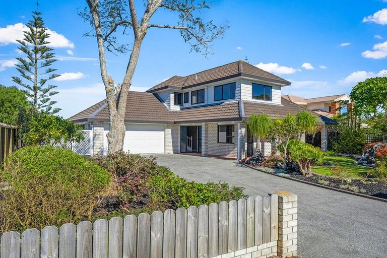 Photo of property in 22 Settlers Grove, Orewa, 0931