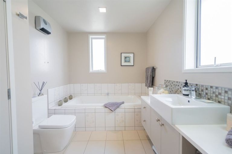 Photo of property in 140 Howden Street, Te Anau, 9600