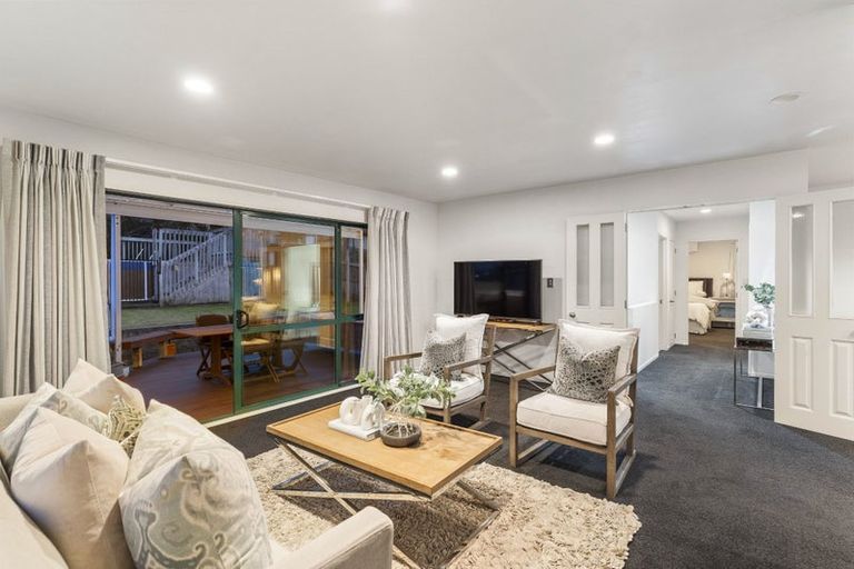 Photo of property in 5 Baulcomb Parade, Windsor Park, Auckland, 0632