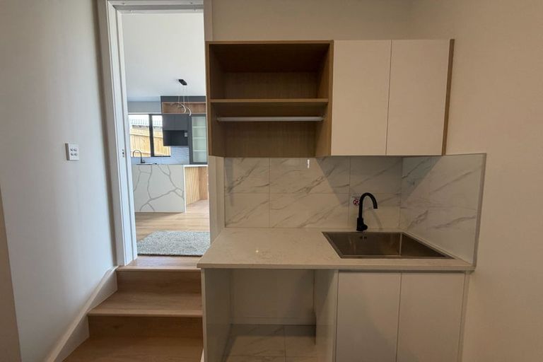 Photo of property in 5 Raphael Place, West Harbour, Auckland, 0618