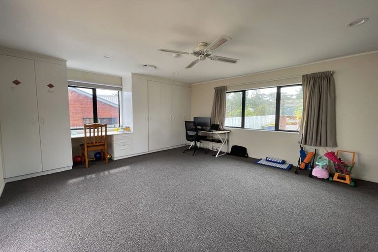 Photo of property in 5 Avonleigh Road, Green Bay, Auckland, 0604