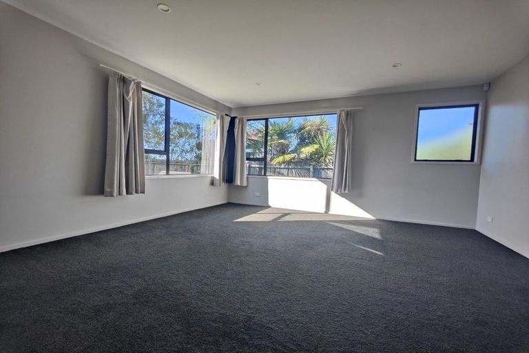 Photo of property in 1/5 Cambric Place, Botany Downs, Auckland, 2010