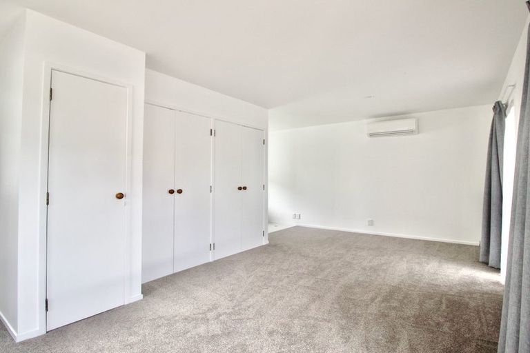 Photo of property in 3/708 Swanson Road, Swanson, Auckland, 0612