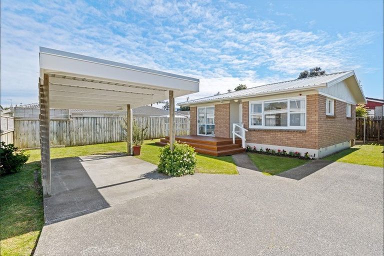 Photo of property in 3/5 Empire Road, Orewa, 0931