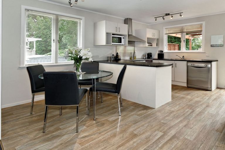 Photo of property in 4 Paewai Road, Glen Eden, Auckland, 0602