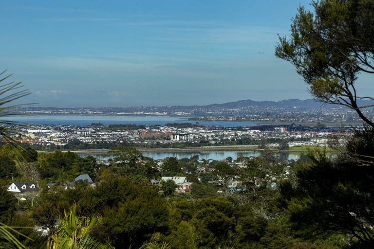 Photo of property in 7 Trig Station Rise, Paremoremo, Auckland, 0632