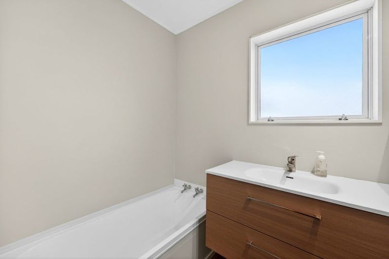 Photo of property in 130j Lakeside Drive, Orewa, 0931