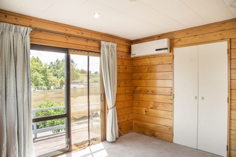 Photo of property in 2/98 Lake Road, Narrow Neck, Auckland, 0622