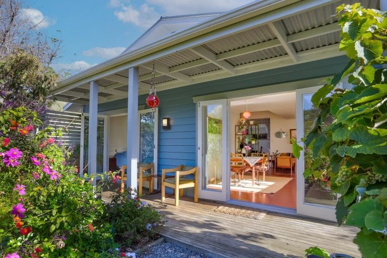 Photo of property in 92 Cornfoot Street, Castlecliff, Whanganui, 4501