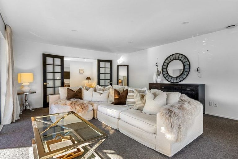 Photo of property in 100 Gardiners Road, Harewood, Christchurch, 8051