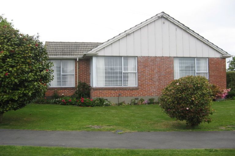 Photo of property in 16 Camden Street, Redwood, Christchurch, 8051
