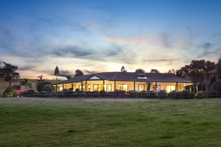 Photo of property in 1304 Old North Road, Helensville, 0875