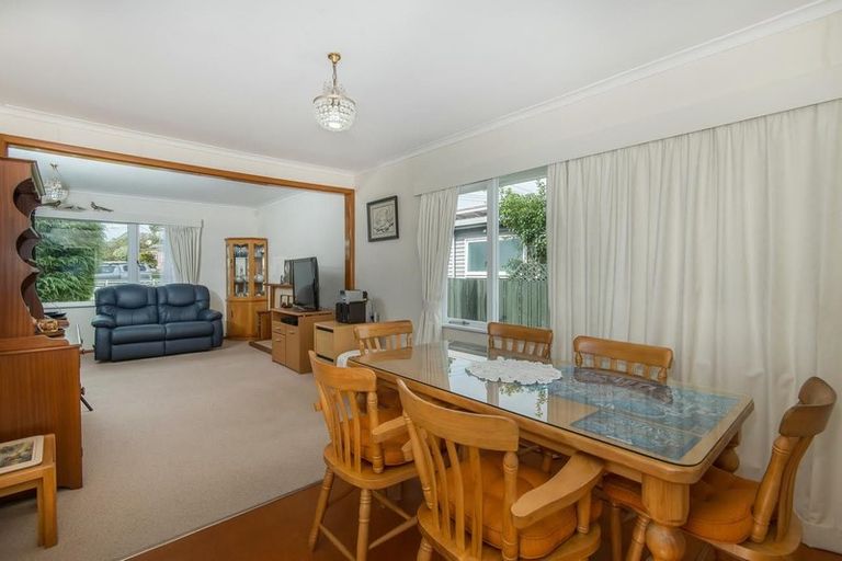 Photo of property in 2/37 Shakespeare Road, Milford, Auckland, 0620