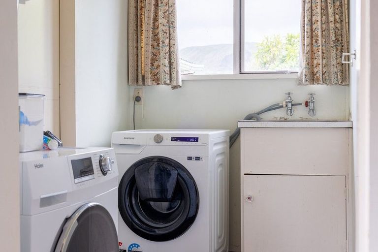 Photo of property in 18 Utauta Street, Waikanae, 5036