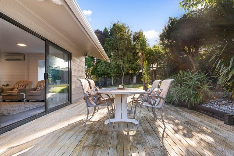 Photo of property in 2 Gosford Drive, Botany Downs, Auckland, 2010