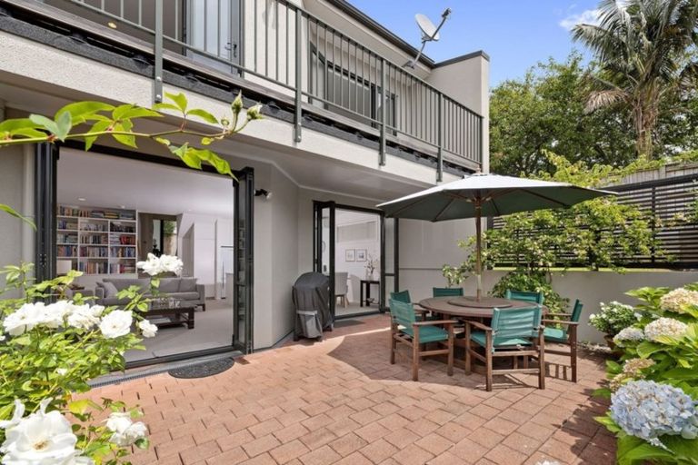 Photo of property in 7/270 Sunset Road, Windsor Park, Auckland, 0632