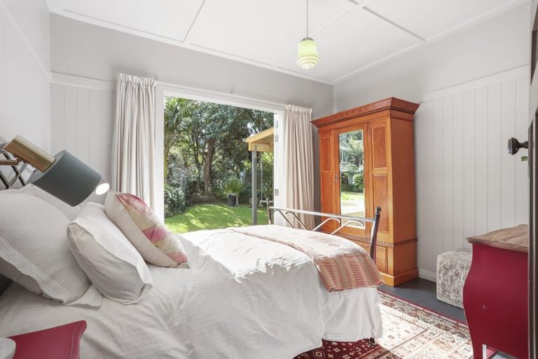 Photo of property in 324 Titirangi Road, Titirangi, Auckland, 0604