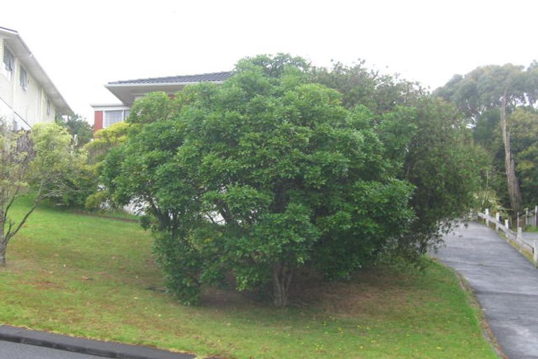 Photo of property in 1/6 Cheval Drive, Totara Vale, Auckland, 0629