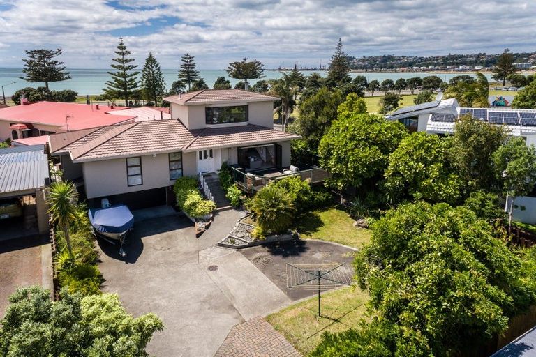 Photo of property in 37 Charles Street, Westshore, Napier, 4110