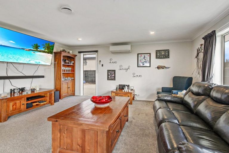 Photo of property in 28 Brightstone Crescent, Aranui, Christchurch, 8061