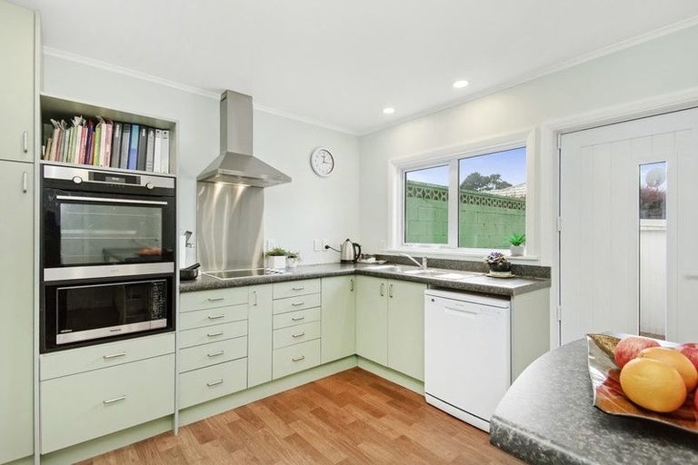 Photo of property in 5 Surrey Street, Tawa, Wellington, 5028