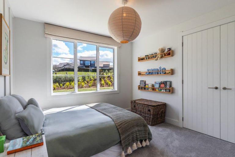 Photo of property in 5 Lens Way, Acacia Bay, Taupo, 3385
