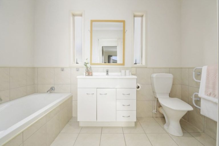 Photo of property in 25k Wellesley Road, Mangere Bridge, Auckland, 2022