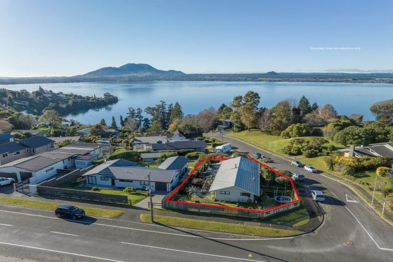 Photo of property in 1 Ewing Grove, Acacia Bay, Taupo, 3330