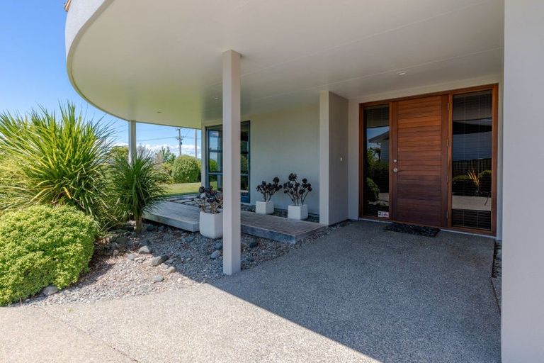 Photo of property in 18 Wakeman Road, Acacia Bay, Taupo, 3330