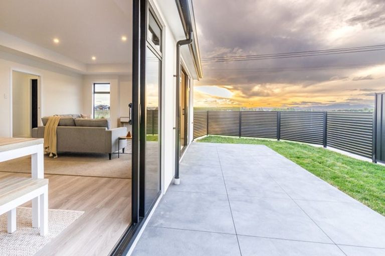 Photo of property in 98 Eriksen Road, Te Awa, Napier, 4110