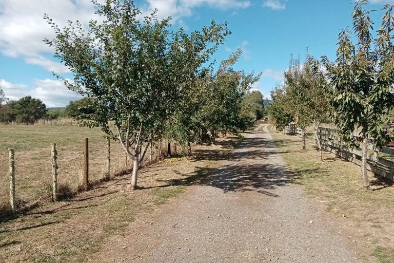 Photo of property in 103 Waikawa Beach Road, Manakau, Levin, 5573