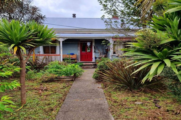 Photo of property in 5 Anderson Street, Eketahuna, 4900