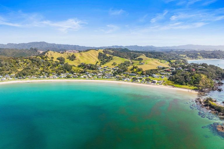 Photo of property in 15 Motutara Road, Oakura, Hikurangi, 0184