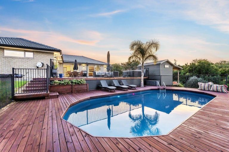 Photo of property in 6 Gavinike Place, Waimauku, 0812