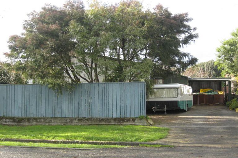 Photo of property in 72 Victoria Street, Carterton, 5713