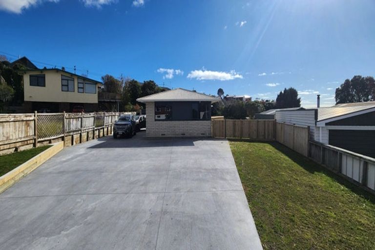 Photo of property in 8 Handley Place, Glen Avon, New Plymouth, 4312