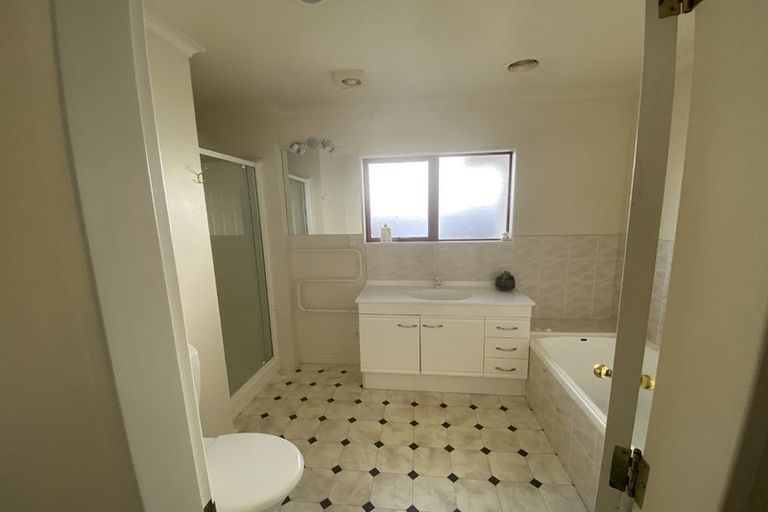 Photo of property in 27 Amesbury Drive, Churton Park, Wellington, 6037