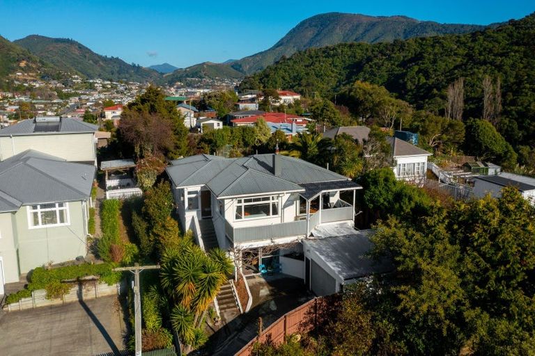 Photo of property in 9 Lincoln Street, Picton, 7220