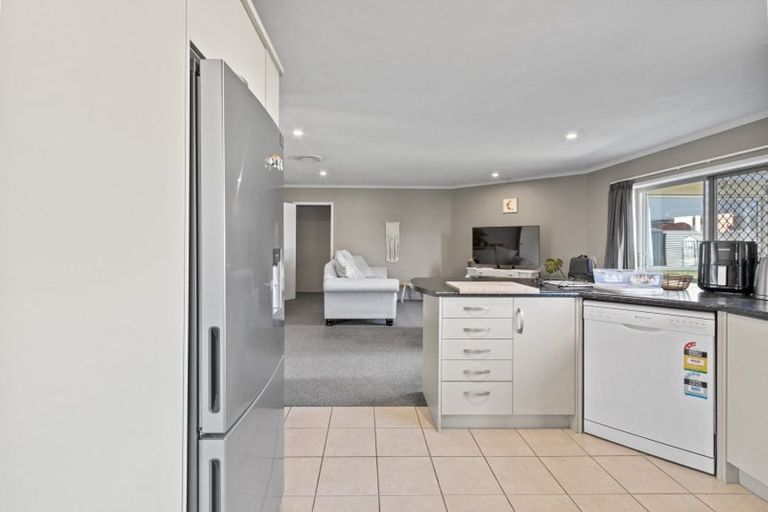 Photo of property in 9 Whitford Place, Rototuna North, Hamilton, 3210