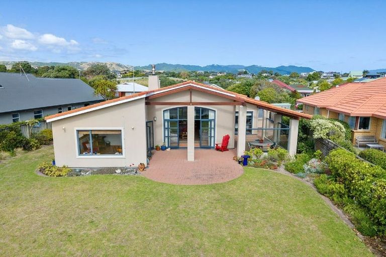 Photo of property in 7 Marewa Place, Waikanae Beach, Waikanae, 5036