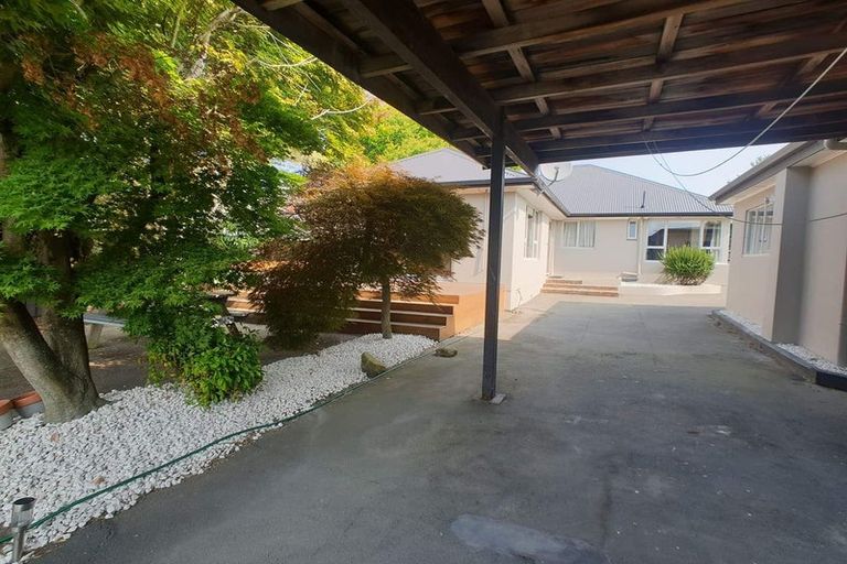 Photo of property in 37 Acacia Avenue, Upper Riccarton, Christchurch, 8041
