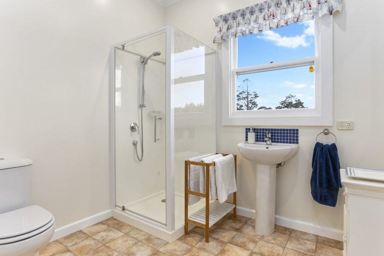 Photo of property in 54 Shaw Road, Oratia, Auckland, 0604