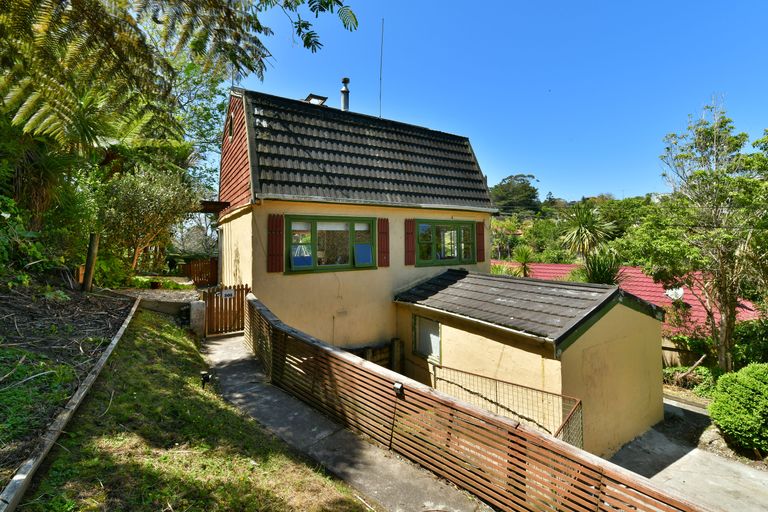 Photo of property in 15 Maori Hut Road, Red Beach, 0932
