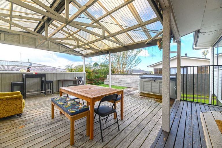 Photo of property in 5 Foyle Place, Glendene, Auckland, 0602