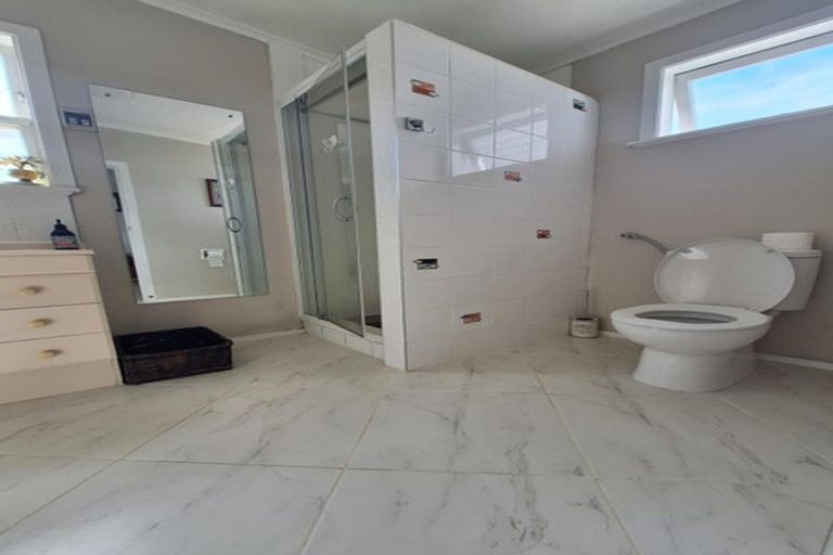Photo of property in 8 Chamberlain Road, Karori, Wellington, 6012