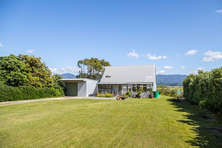 Photo of property in 95 Lake Ferry Road, Lake Ferry, Featherston, 5772