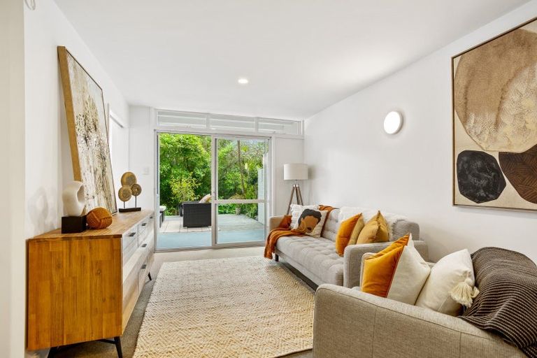 Photo of property in 24/73 Princes Street, Northcote Point, Auckland, 0627