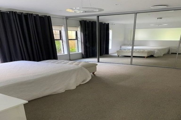 Photo of property in 2/56 Heathcote Road, Castor Bay, Auckland, 0620