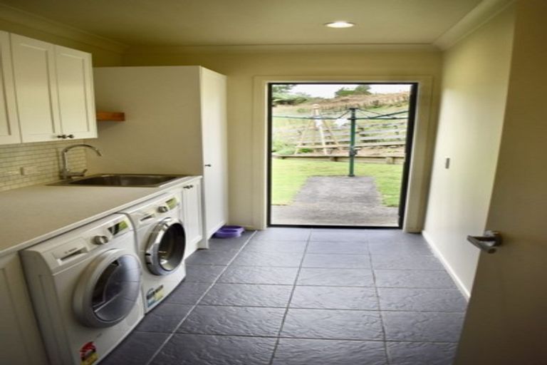 Photo of property in 283 North Manakau Road, Manakau, 5573