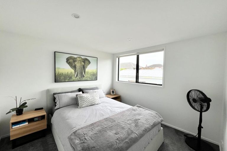 Photo of property in 52e Vodanovich Road, Te Atatu South, Auckland, 0610